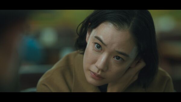 ▲蒼井優飾演記者，追查真相。（圖／Netflix提供）