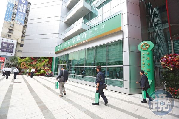 金融股是莊文宗的後勤補給，波動較低，也能提供穩定現金流。