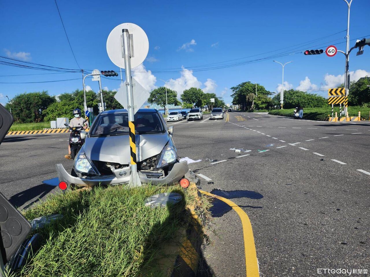 快訊/高雄男清晨開車猛撞分隔島 送醫搶救不治 | ETtoday社會新聞 | ETtoday新聞雲