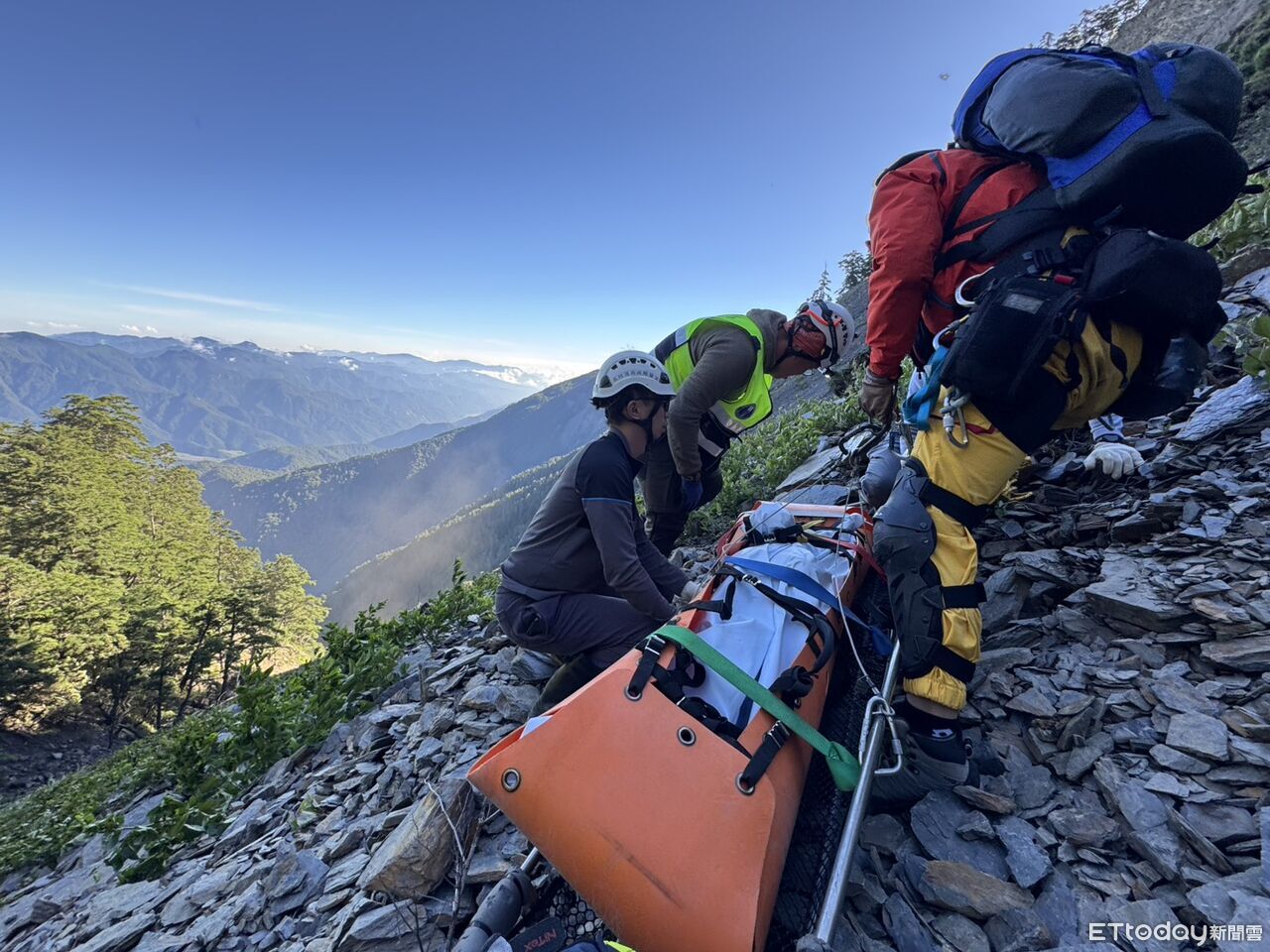單攻南湖大山!山友墜30米碎石坡慘死 直升機吊掛遺體下山 | ETtoday社會新聞 | ETtoday新聞雲