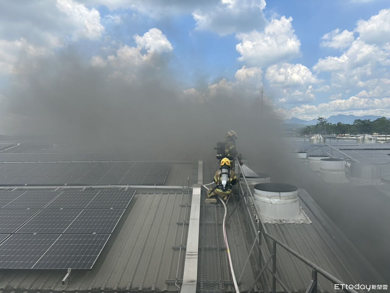 快訊/台南柳營畜牧場火警 倉庫塑料燃燒黑煙竄天 | ETtoday社會新聞 | ETtoday新聞雲