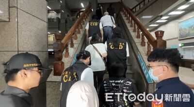 基隆名人幼兒園集體虐童！園長6人到案　家長當街嗆：良心何在