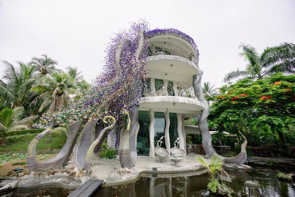整棟建築貼滿超美馬賽克磚！台東海景咖啡民宿　還有可愛迷你馬
