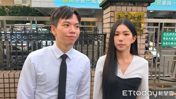 ▲▼昔日百萬YouTuber眾量級頻道情侶檔Andy（王崇睿）與家寧，分手拆夥後引爆頻道母公司群海娛樂帳目不清糾紛，雙方今7/7在新北地院首度同庭對質，目光幾無交集。（圖／記者黃哲民攝）
