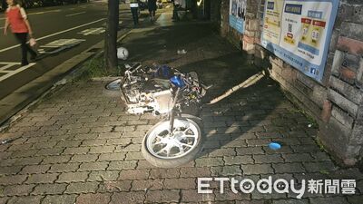 快訊/離奇自撞!新店21歲男騎士撞人行道牆壁 命危搶救中