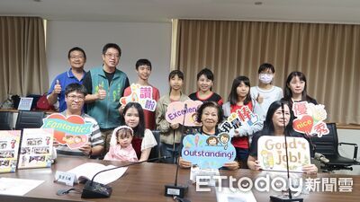 台南「動人百分百」成果專輯出版 65位學習者用照片訴說生命故事