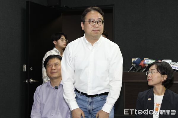 ▲▼桃園市長參選人 黃世杰出席「交通改革 從頭開始」跨縣市共同簽署記者會  。（圖／記者劉耿豪攝）