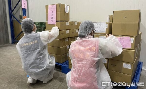 ▲衛生局至台灣有明公司下游業者稽查。（圖／屏東縣政府提供）