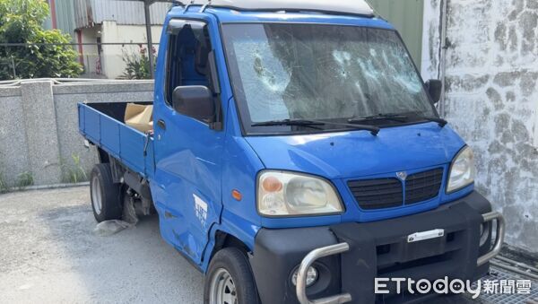 ▲警方自麥寮攔查疑似偽造車牌小貨車，駕駛拒檢逃逸，警車一路追緝40多公里。（圖／記者游瓊華翻攝）