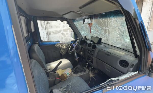 ▲警方自麥寮攔查疑似偽造車牌小貨車，駕駛拒檢逃逸，警車一路追緝40多公里。（圖／記者游瓊華翻攝）