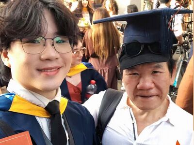 趙傳演唱會主視覺竟是兒子畫的!飛英參加畢典 學霸兒錄取研究所