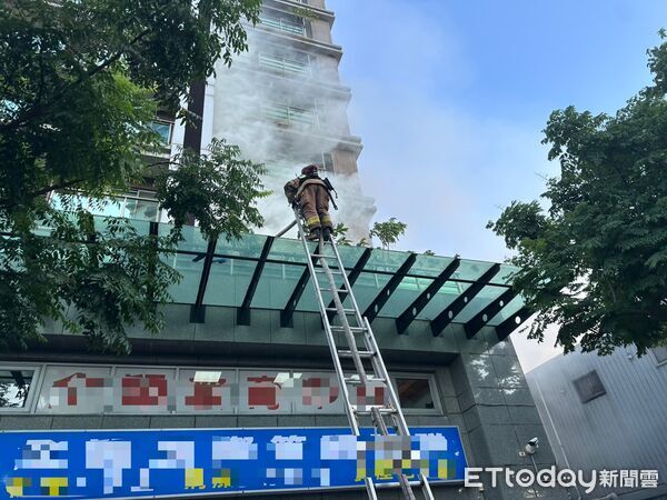 ▲▼三重環河北路三段發生火警             。（圖／記者陳以昇翻攝）