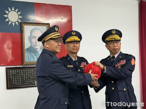 ▲鹽埕分局高德昌跟湖內分局李明達，兩位分局長互調             。（圖／記者吳奕靖翻攝）