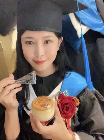 ▲德馨取得碩士學位。（圖／三立提供）