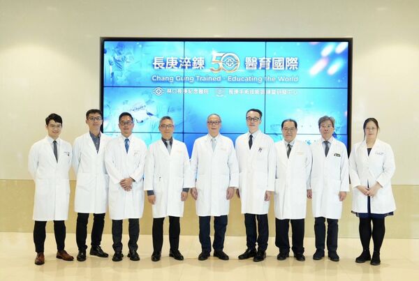 ▲▼長庚手術技能訓練暨研發中心成果發表會，陳建宗院長（右5）及葉集孝副院長（右4）等合影。（圖／長庚醫院提供）