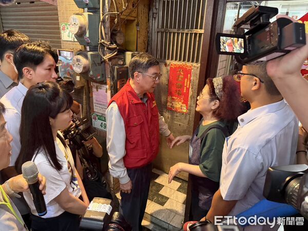 ▲▼行政院長卓榮泰視察港墘抽水站整備情形。（圖／記者陳家祥攝)
