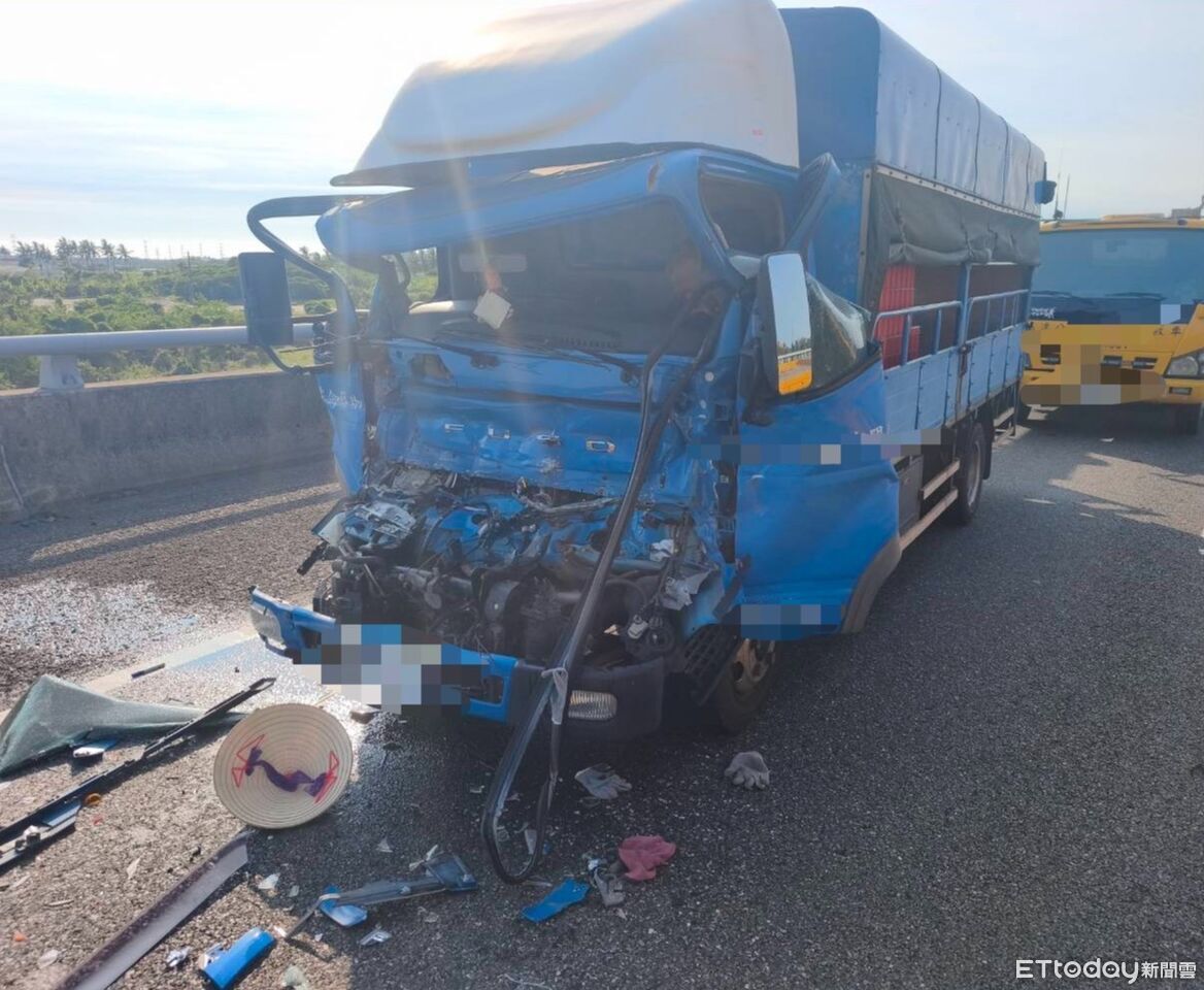 國1南向336.2k小貨車追撞聯結車 64歲駕駛意識不清送醫 | ETtoday社會新聞 | ETtoday新聞雲