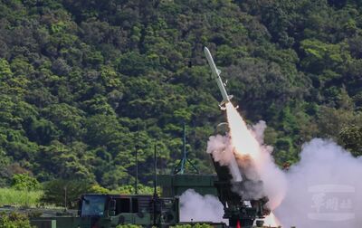 特戰地面雷標導引 眼鏡蛇直升機精準實射響尾蛇飛彈