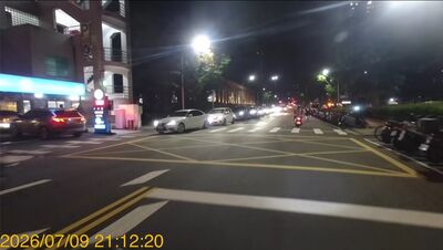 淹怕了！　巴威逼近「汐止立體停車場」晚間塞爆