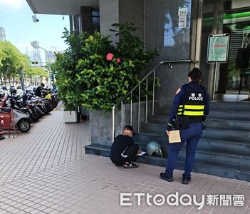 阿北警局門口撞飛女騎士「油門一催溜了」　警百米狂奔肉身攔車