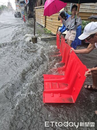 ▲永康區復興路中段地勢較高，上月豪雨仍積水近20公分，市議員李鎮國要求追查淹水原因。（記者林東良翻攝，下同）