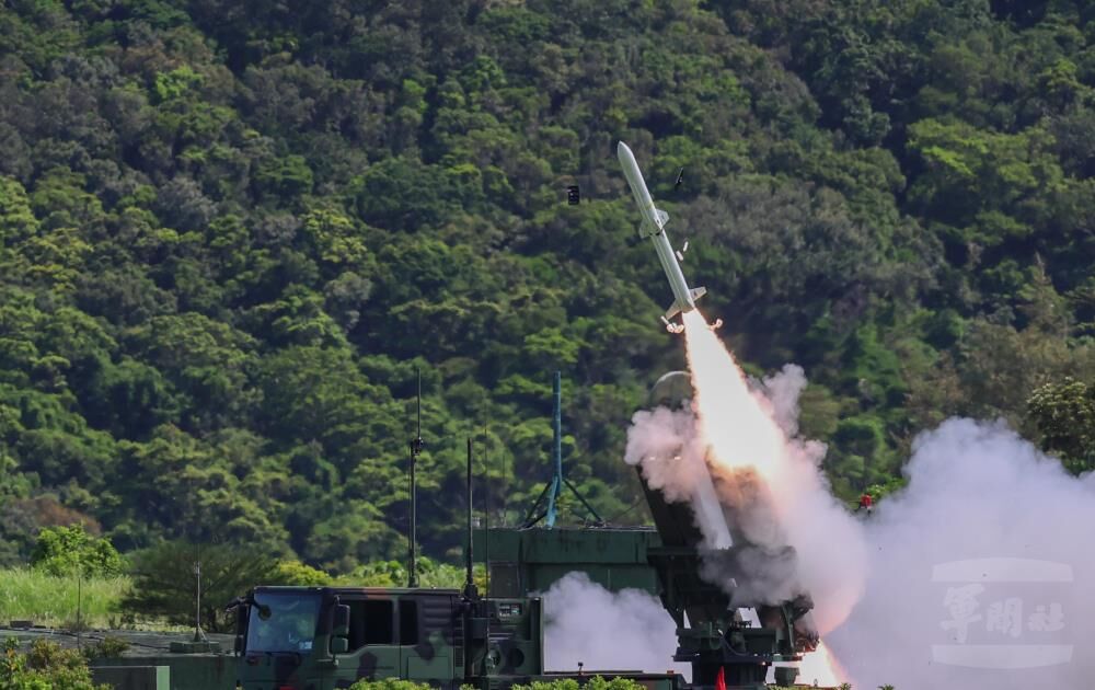 特戰地面雷標導引 眼鏡蛇直升機精準實射響尾蛇飛彈 | ETtoday軍武新聞 | ETtoday新聞雲