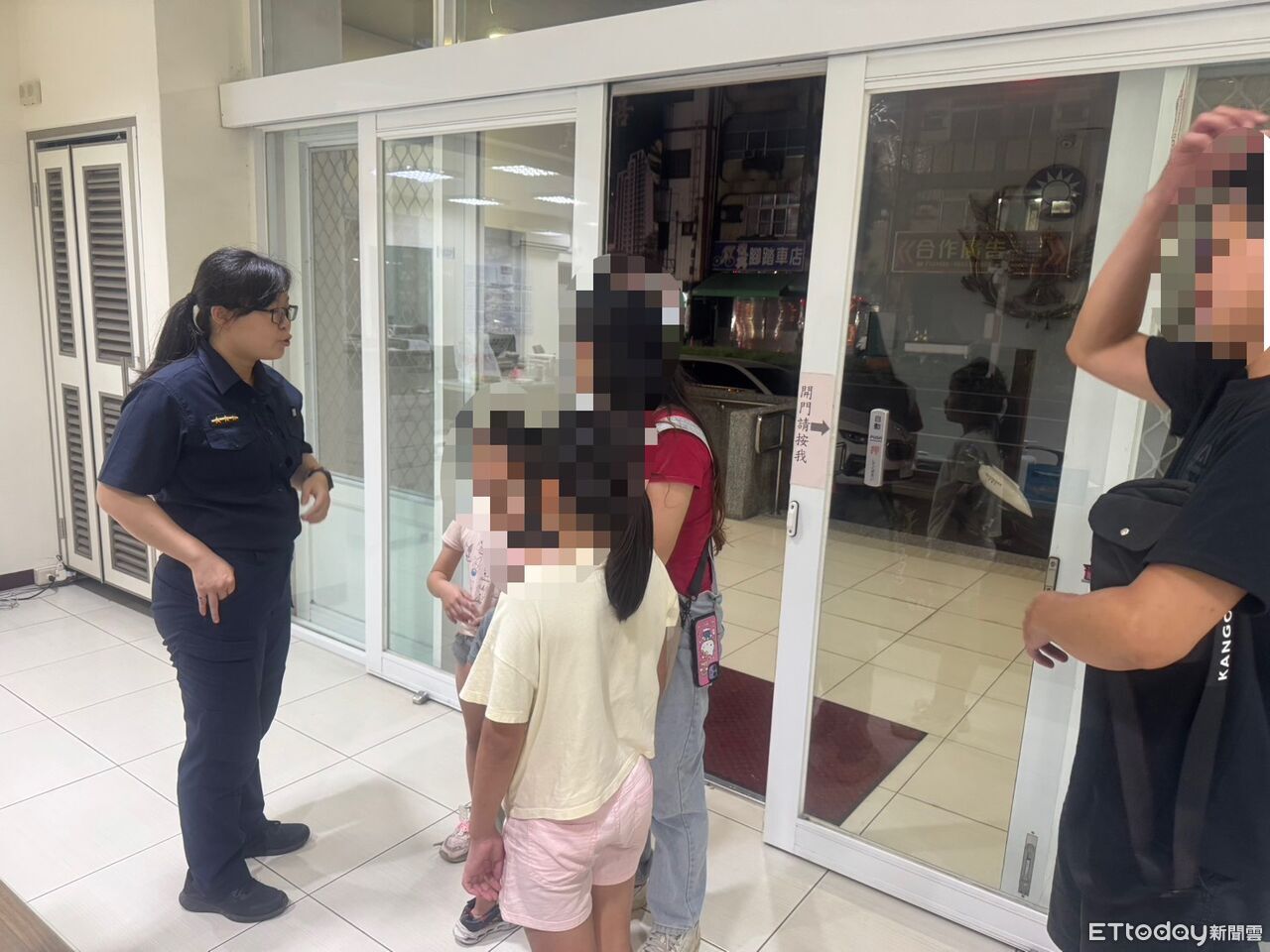 人潮擠散家人!屏東童徬徨無助 暖心女警化身保母助團圓 | ETtoday地方新聞 | ETtoday新聞雲