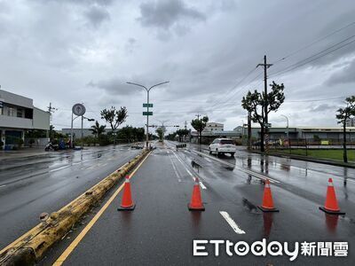 快訊／高雄號誌燈桿「吹到趴地」　巴威刮強風慘況曝光