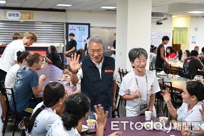 巴威來襲宜蘭童玩明休園 林茂盛「加菜、送桌遊」暖慰7國團員