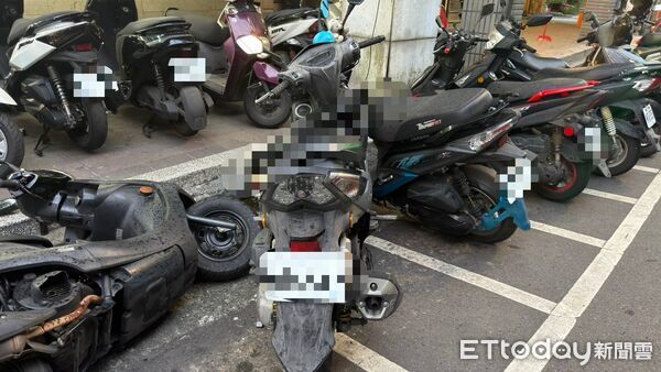 ▲越南移工撞毀4機車落跑 基隆警火速逮人。（圖／記者郭世賢翻攝）