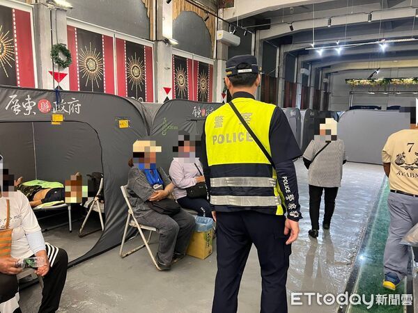 ▲中颱巴威逼近，枋寮警方迅速動員協助撤離。（圖／記者陳崑福翻攝）