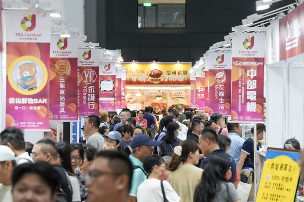 ▲展覽現場人潮絡繹不絕，展現2026年台中國際茶、咖啡暨烘焙展的高度人氣與商機。(圖／貿協提供)
