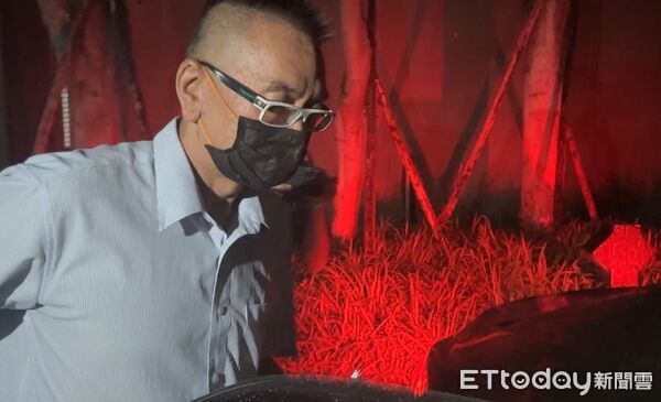 ▲▼中聯總經理余凌冲2000萬交保　走出法院低調快閃。（圖／記者許權毅攝）