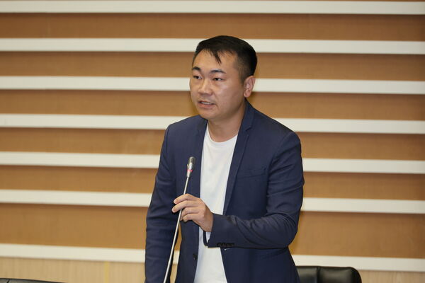 ▲苗栗縣民進黨縣議員翁杰服務處颱風夜遭竊，警方鎖定2名慣竊追緝中。翁的同黨議員直說：小偷的膽子真肥！（圖／記者楊永盛攝）