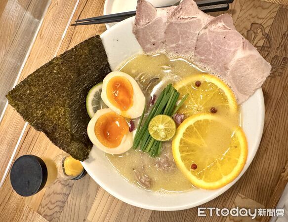 ▲「柑橘Shinn-鴨蔥」位於捷運六張犁站附近巷弄內。（圖／記者彭懷玉攝）