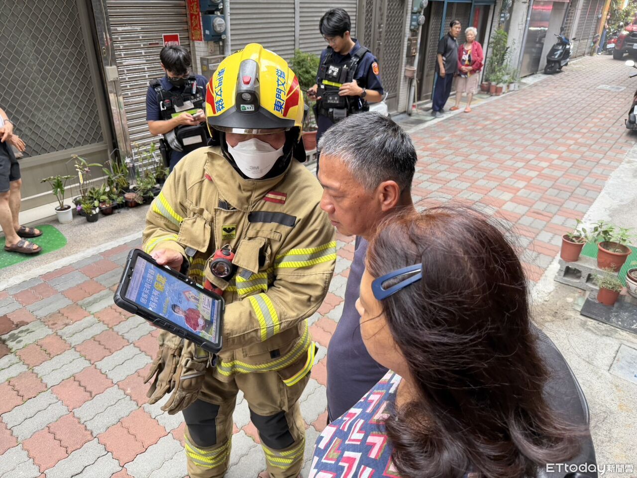 台南東區煮食不慎竄濃煙 消防員入屋關爐火幸無傷亡 | ETtoday地方新聞 | ETtoday新聞雲