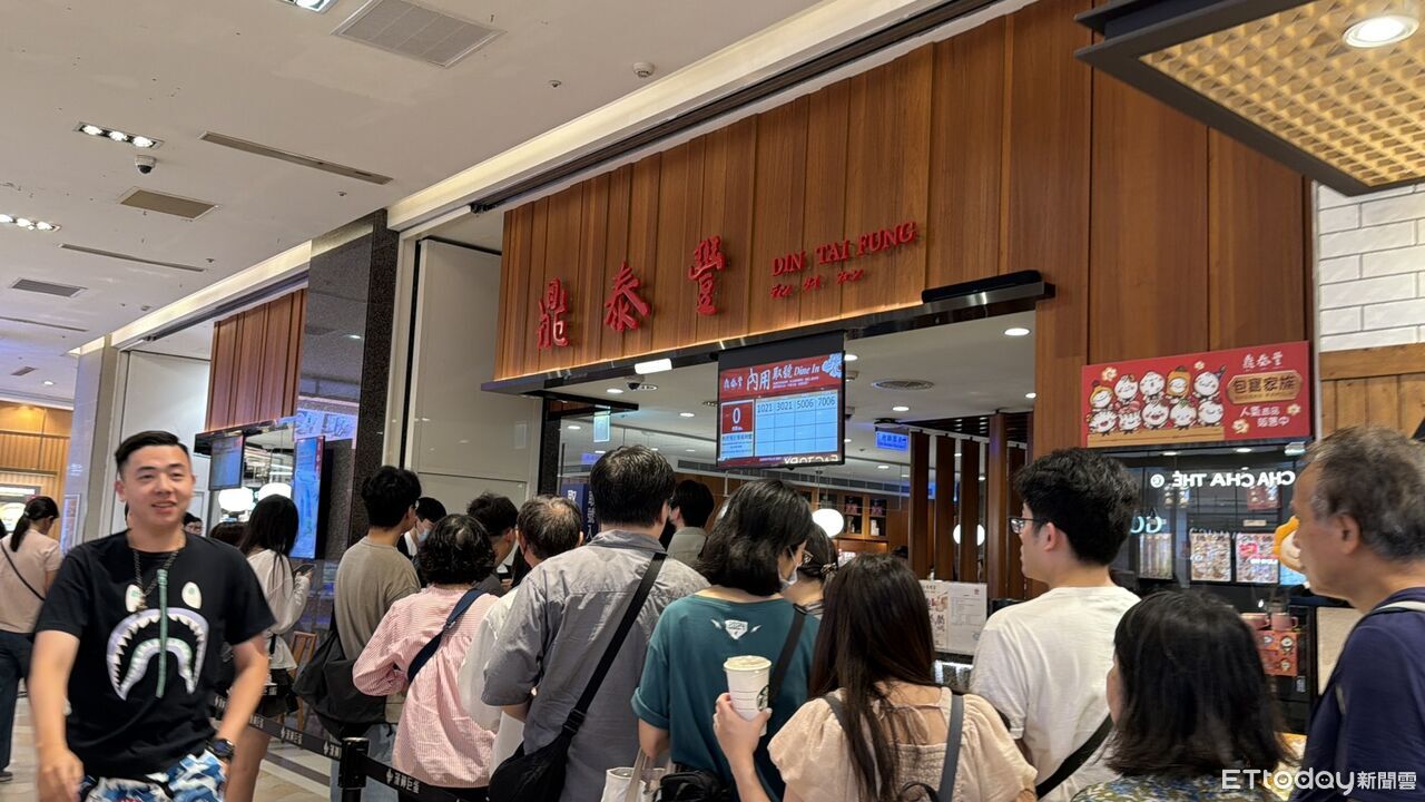 颱風天關不住!漢神巨蛋塞爆民眾狂衝鼎泰豐 排隊人龍逾百公尺 | ETtoday生活新聞 | ETtoday新聞雲