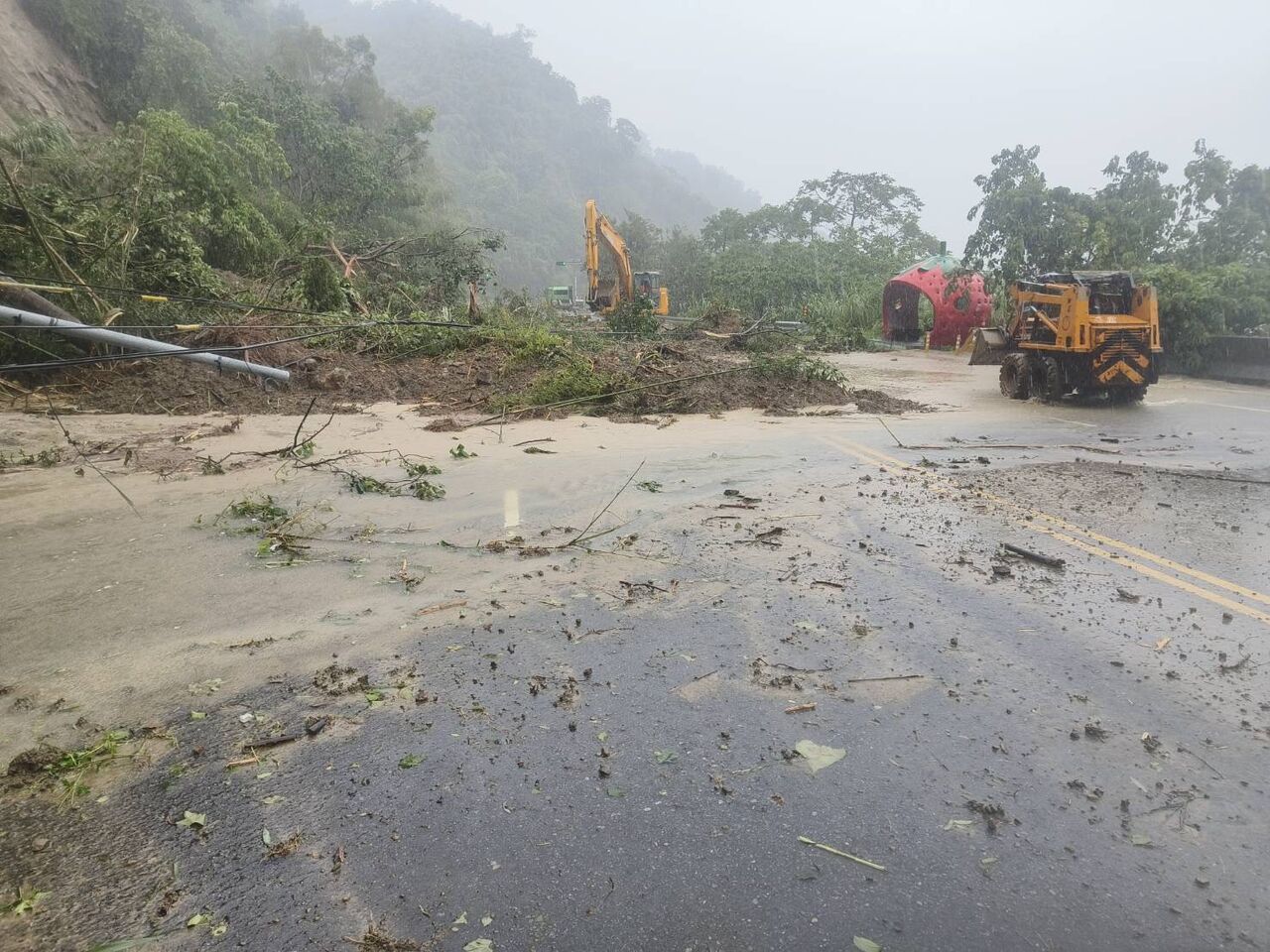 快訊/台3線大湖段雙向中斷 大片竹林滑落路樹倒塌搶通中 | ETtoday社會新聞 | ETtoday新聞雲