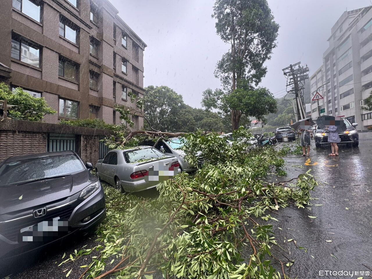 巴威強襲!全台暴增千起災害 防颱整備、摔車累計87傷送醫 | ETtoday社會新聞 | ETtoday新聞雲