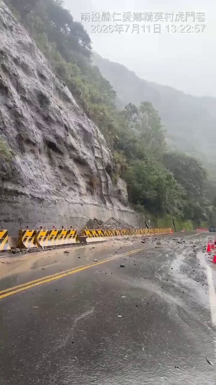 ▲台14線雲龍橋明隧道口再度出現落石雨。（圖／仁愛鄉公所提供）