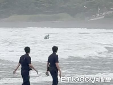 離譜畫面!颱風假「西子灣衝浪」遭網砲轟 免收罰單原因曝