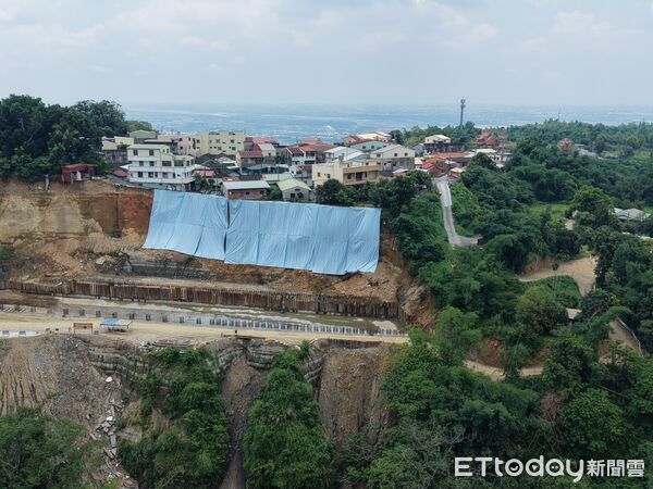 ▲林內坪頂去年受凱米颱風重創，目前復建工程施工中，但監測顯示坡面仍有持續滑動現象。（圖／記者游瓊華翻攝）