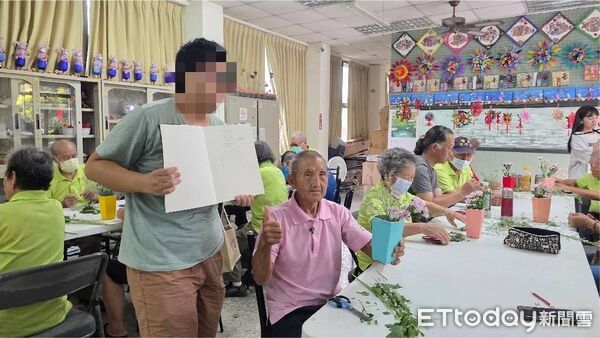 ▲▼   游梅公益信託攜手多寶學堂 「走畫嘉義」青銀共樂、探訪溫室木耳  。（圖／記者翁伊森攝）
