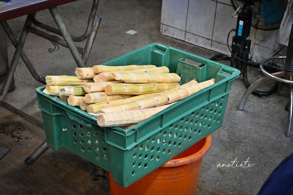 ▲▼華西街現壓甘蔗汁。（圖／水晶安蹄不務正業過生活授權提供）