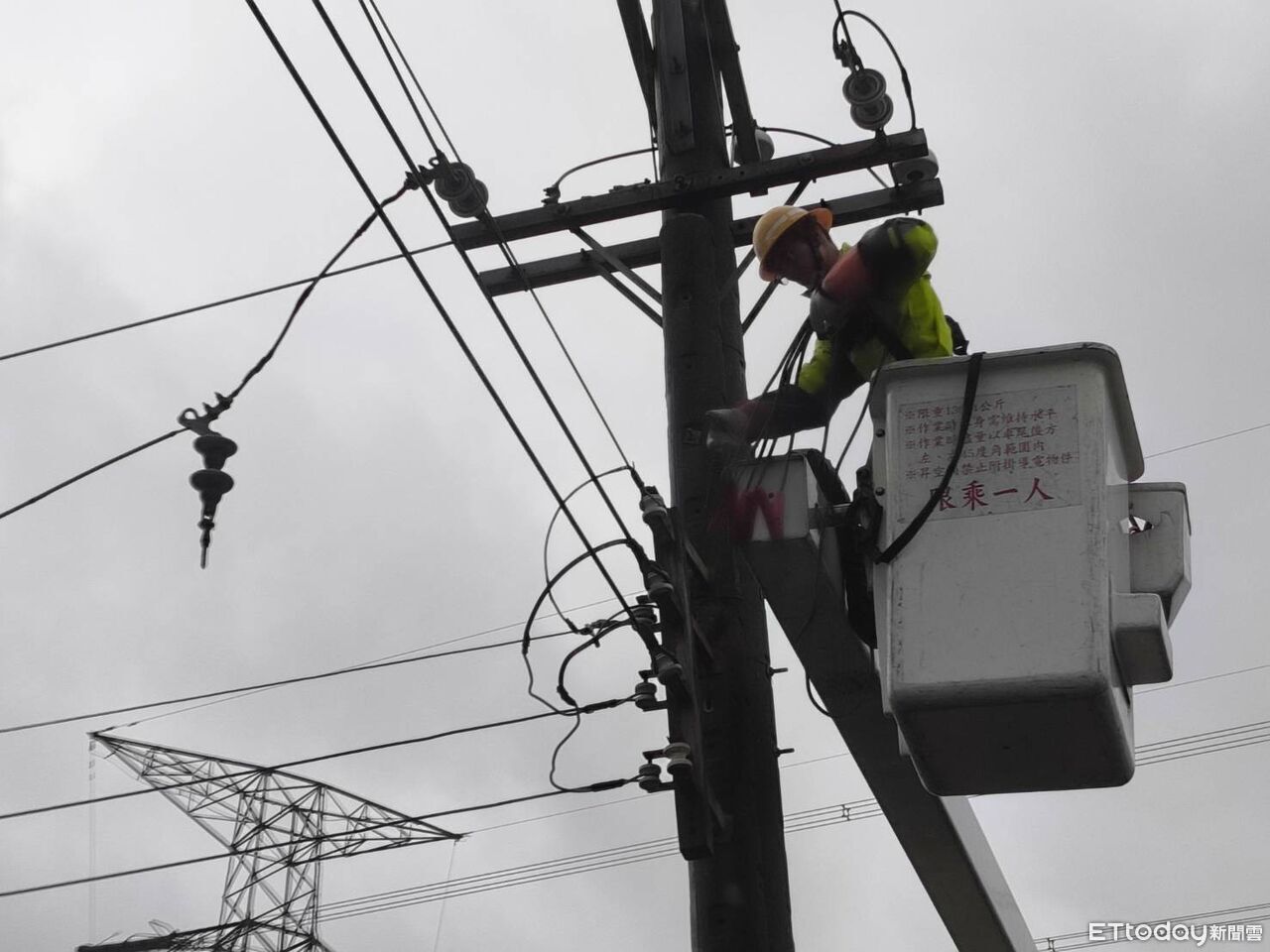 巴威強襲屏東!1.2萬戶一度停電 台電投入142人全數復電 | ETtoday社會新聞 | ETtoday新聞雲