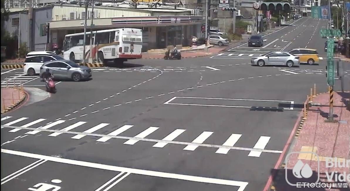 苗栗高鐵快捷公車搶快左轉!撞分隔島成「蹦蹦車」 運將竟開走了 | ETtoday社會新聞 | ETtoday新聞雲