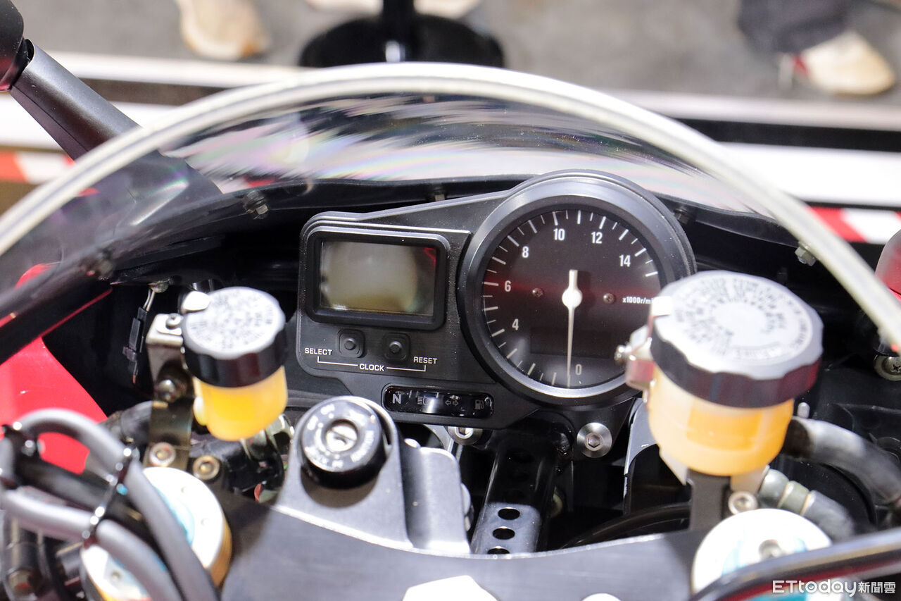 ▲重機展／YAMAHA「R7始祖降臨台灣」！復古白牌檔車XSR155來了。（圖／記者張慶輝攝）