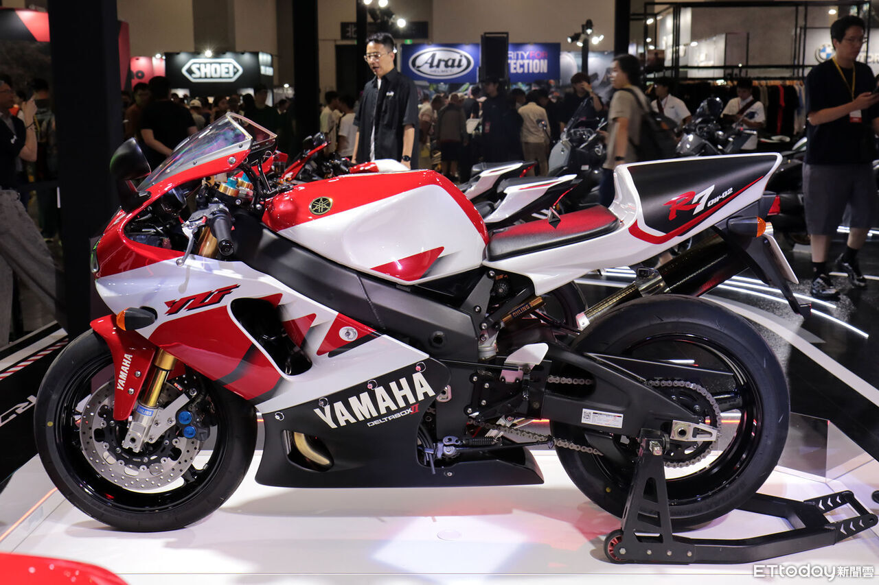▲重機展／YAMAHA「R7始祖降臨台灣」！復古白牌檔車XSR155來了。（圖／記者張慶輝攝）