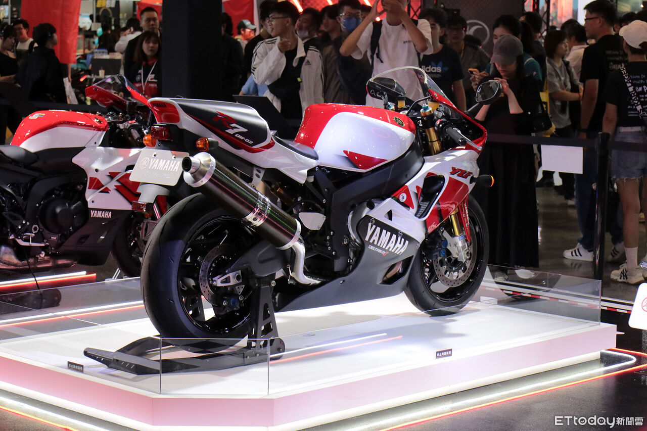 ▲重機展／YAMAHA「R7始祖降臨台灣」！復古白牌檔車XSR155來了。（圖／記者張慶輝攝）