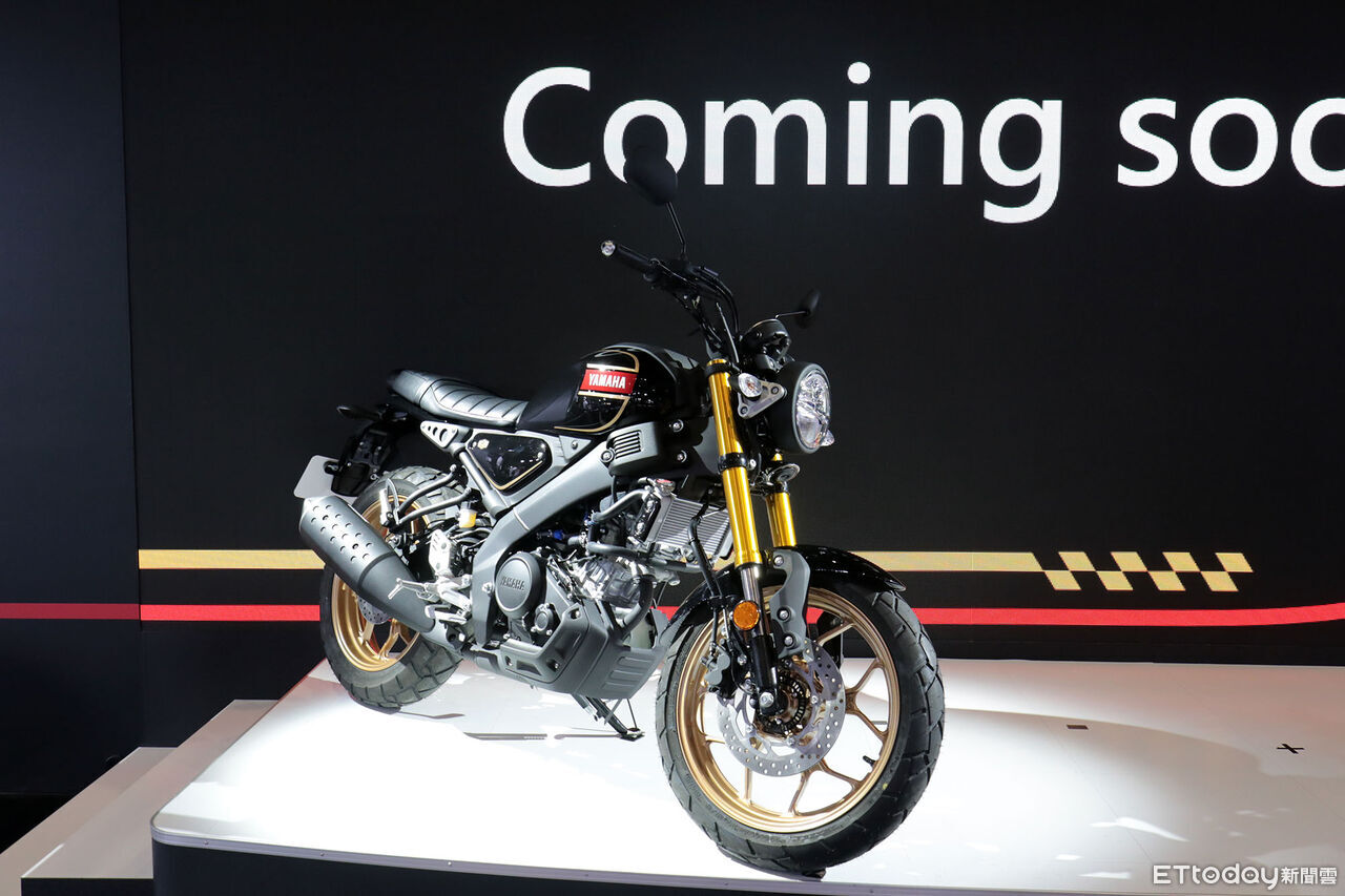 ▲重機展／YAMAHA「R7始祖降臨台灣」！復古白牌檔車XSR155來了。（圖／記者張慶輝攝）